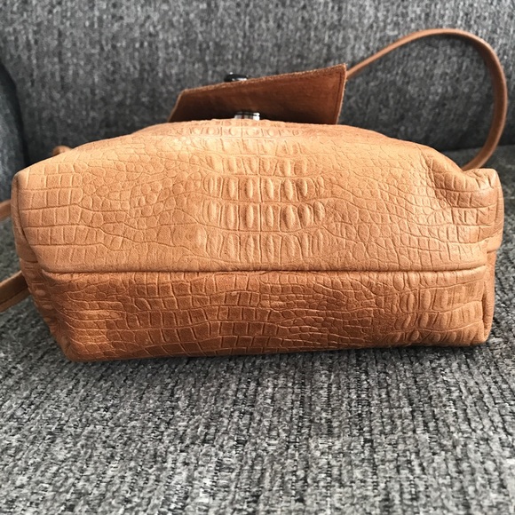 Tom Thomas tan leather embossed asymmetrical crossbody purse - Picture 6 of 15